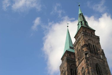 Eski Nuremberg kasabasındaki Religoius tapınağı