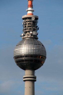 Alexanderplatz 'daki Berlin TV Kulesi
