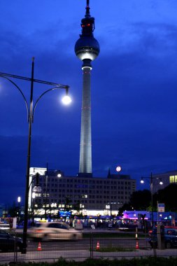 Alexanderplatz 'daki Berlin TV Kulesi