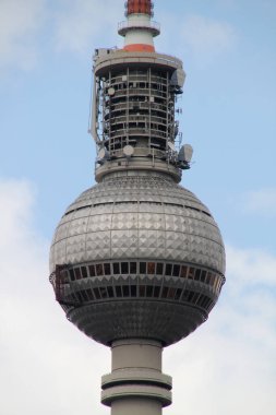 Alexanderplatz 'daki Berlin TV Kulesi
