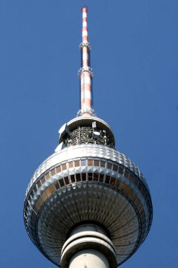 Alexanderplatz 'daki Berlin TV Kulesi