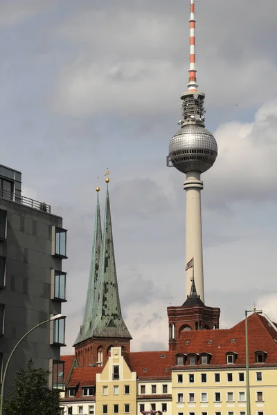 Τηλεοπτικός Πύργος Του Βερολίνου Στην Alexanderplatz — Φωτογραφία Αρχείου