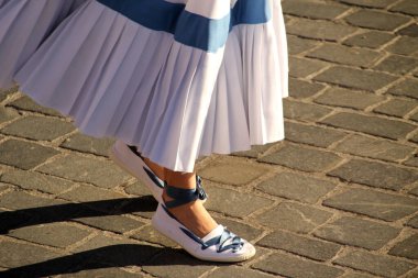 Geleneksel Bask dansı sokak festivalinde