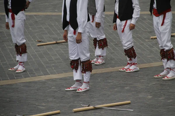 Baskiska Folkdansare Gatan — Stockfoto