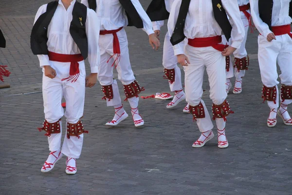 Danseurs Folkloriques Basques Dans Rue — Photo