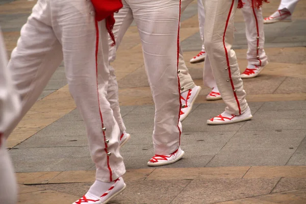 Baskische Volkstänzer Auf Der Straße — Stockfoto