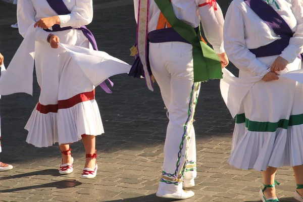 Baskiska Folkdansare Gatan — Stockfoto