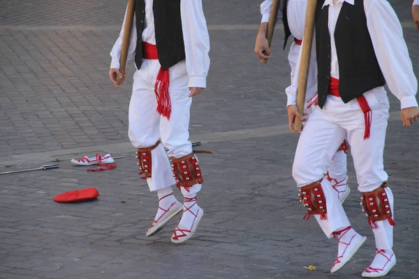 Sokaktaki Basklı Halk Dansçıları — Stok fotoğraf