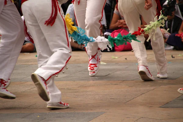 Baskische Volkstänzer Auf Der Straße — Stockfoto