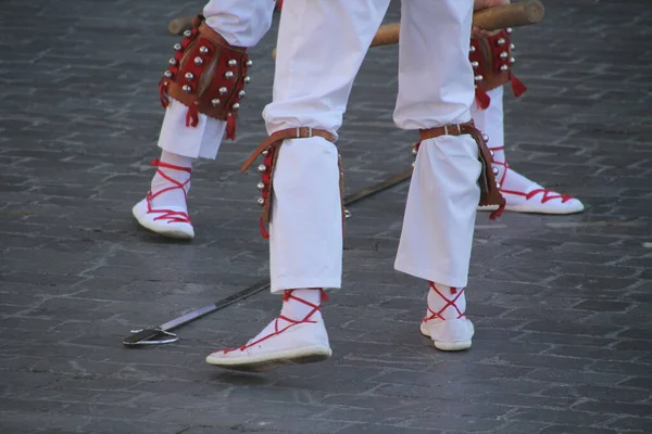 Baskische Volkstänzerin Bei Einem Straßenfest — Stockfoto