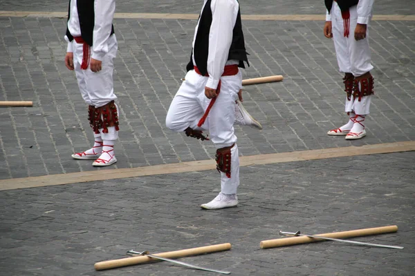 Sokak Festivalinde Bask Halk Dansçısı — Stok fotoğraf