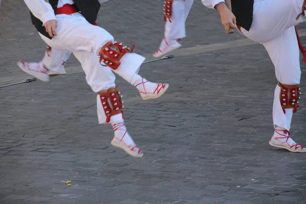 Baskische Volkstänzerin Bei Einem Straßenfest — Stockfoto