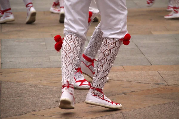 Baskische Volkstänzerin Bei Einem Straßenfest — Stockfoto