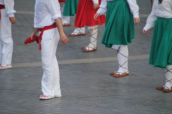 Sokak Festivalinde Bask Halk Dansçısı — Stok fotoğraf