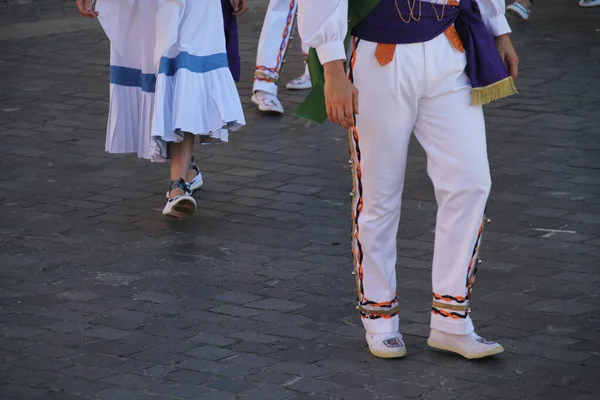 Baskische Volkstänzerin Bei Einem Straßenfest — Stockfoto