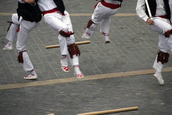 Sokak Festivalinde Bask Halk Dansçısı — Stok fotoğraf