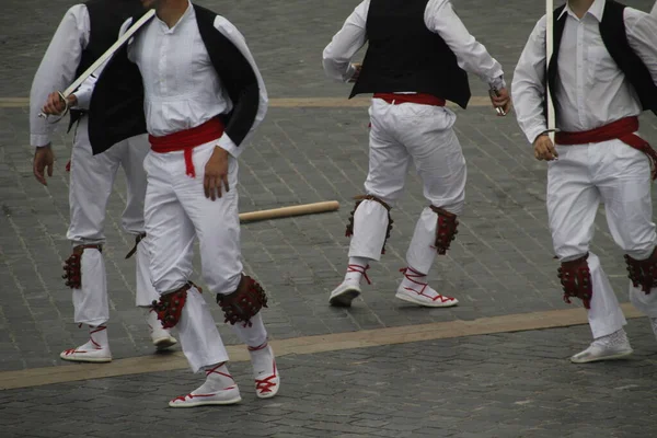 Sokak Festivalinde Bask Halk Dansçısı — Stok fotoğraf