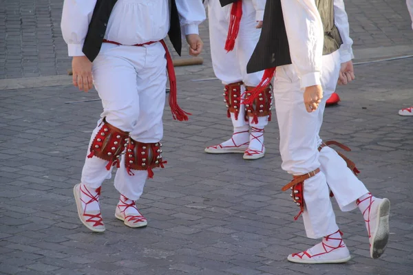 Sokak Festivalinde Bask Halk Dansçısı — Stok fotoğraf