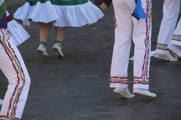 Баскська Народна Танцівниця Вуличному Фестивалі — стокове фото