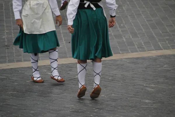 Bailarina Folclórica Vasca Festival Callejero —  Fotos de Stock