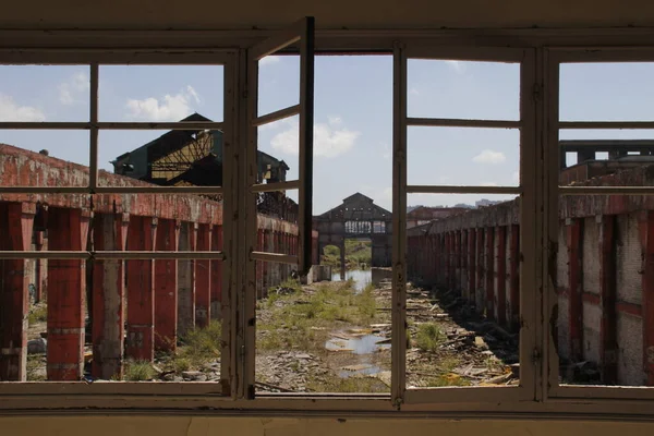 Vista Una Fábrica Abandonada Ruinas —  Fotos de Stock