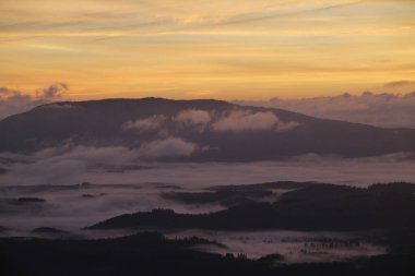 Bask Dağlarında Şafak