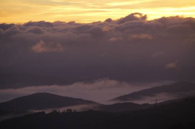 Bask Dağlarında Şafak