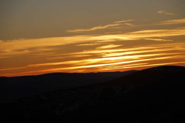 Bask Dağlarında Şafak