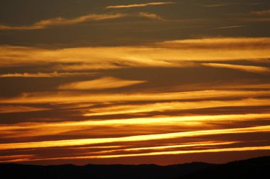 Bask Dağlarında Şafak