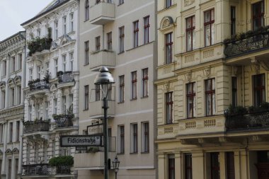 Berlin şehir merkezinde apartman blokları