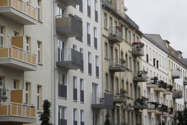 Berlin şehir merkezinde apartman blokları