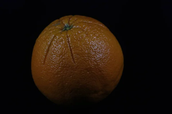 Laranja Isolada Fundo Preto — Fotografia de Stock