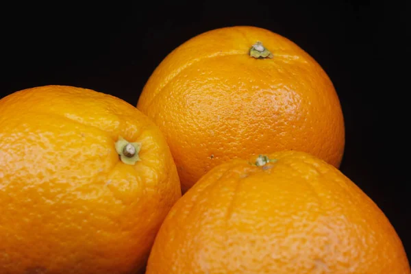 Ізольований Апельсин Чорному Тлі — стокове фото
