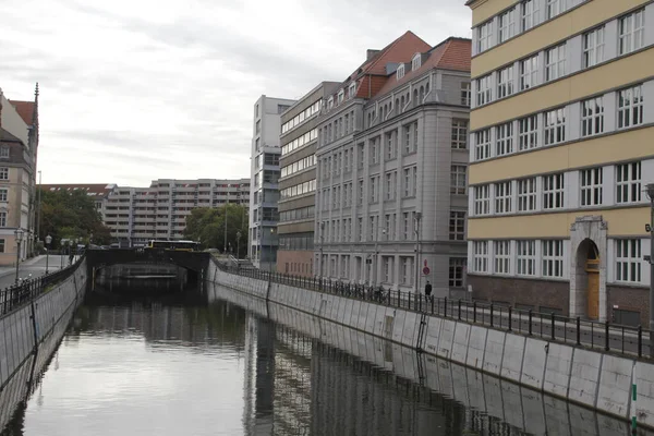 Berlin Şehir Merkezinde Apartman Blokları — Stok fotoğraf