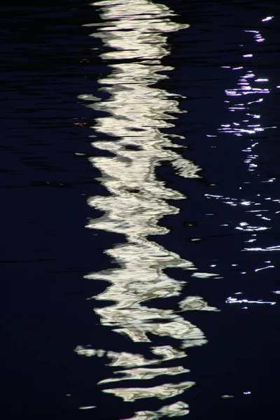 Отражения Поверхности Воды — стоковое фото
