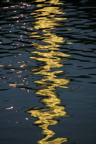 Reflexões Sobre Superfície Água — Fotografia de Stock