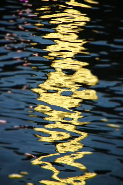 Reflexões Sobre Superfície Água — Fotografia de Stock