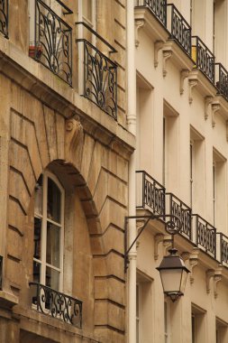 Paris şehir merkezindeki apartman blokları