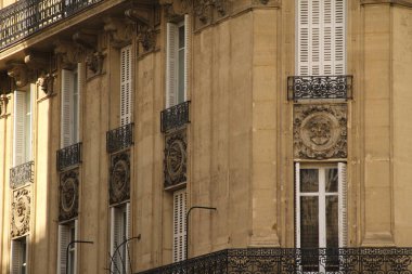 Paris şehir merkezindeki apartman blokları