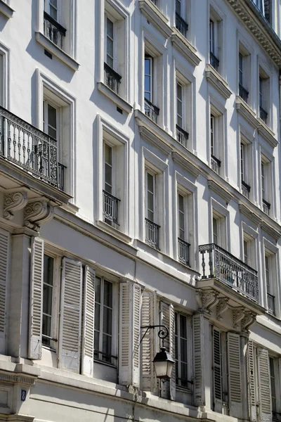 Building of apartments in Paris