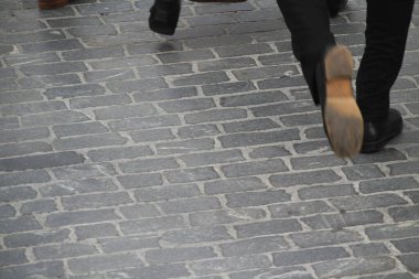 Portekizliler sokak festivalinde dans ediyorlar.