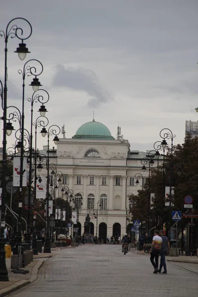 Здание Старом Городе Варшавы — стоковое фото