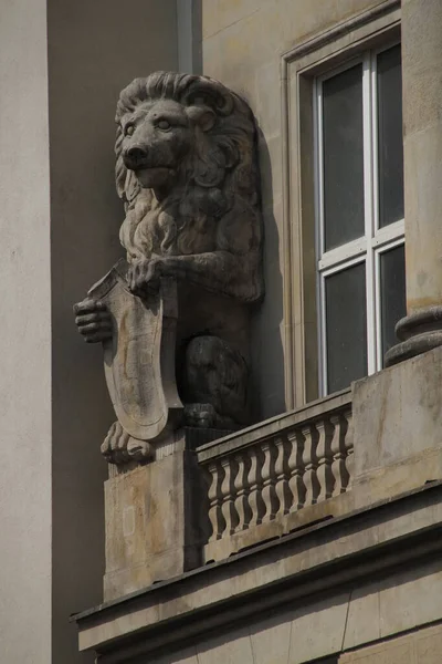 Κτίριο Στην Παλιά Πόλη Της Βαρσοβίας — Φωτογραφία Αρχείου