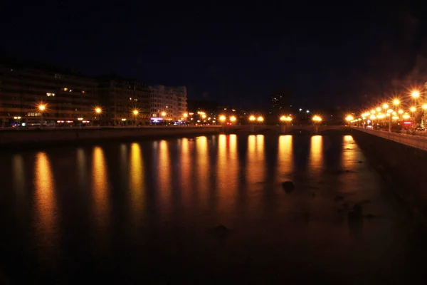 黄昏时的圣塞巴斯蒂安湾 — 图库照片