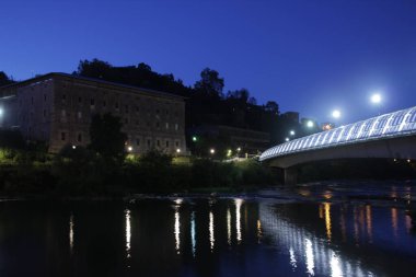 Bilbao nehri üzerindeki köprü.
