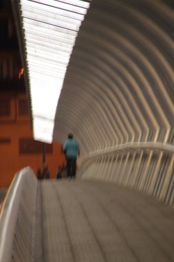 Bilbao nehri üzerindeki köprü.