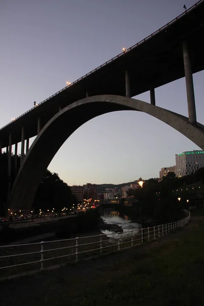 Bilbao Nehri Üzerindeki Köprü — Stok fotoğraf