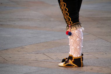 Bir sokak festivalinde Bask halk dansı