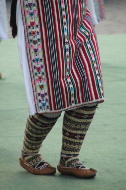 Sırp halk dansları bir sokak festivalinde