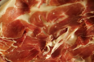 Tabak dolusu jambon.